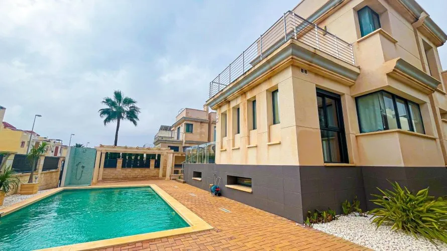 Villa de 5 chambres à La Zenia, Spain No. 1270 № 21