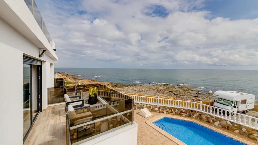 Villa de 210m² à Torrevieja, Spain No. 720 № 4