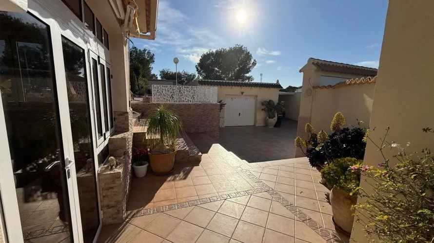 Villa de 4 chambres à Villamartin, Spain No. 1097 № 25