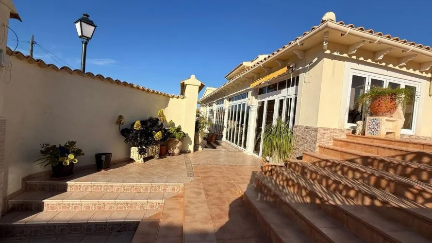 Villa de 4 chambres à Villamartin, Spain No. 1097 № 4