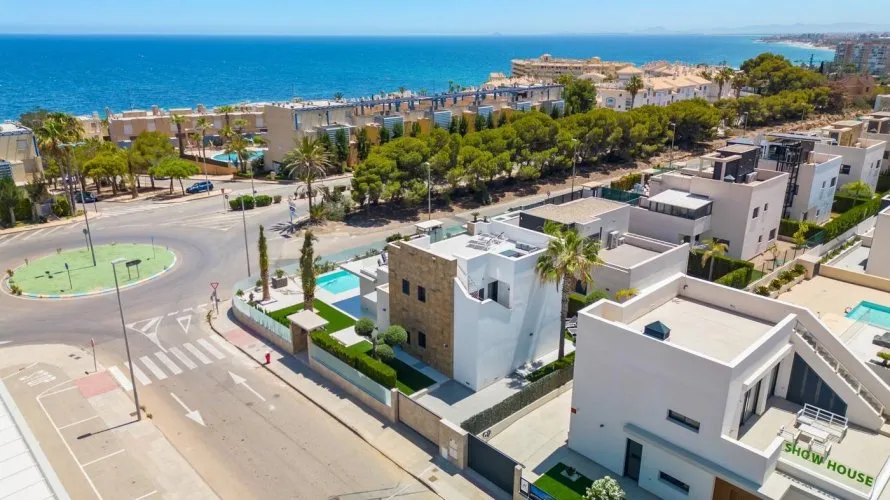 Villa de 4 chambres à Campoamor, Spain No. 662 № 3