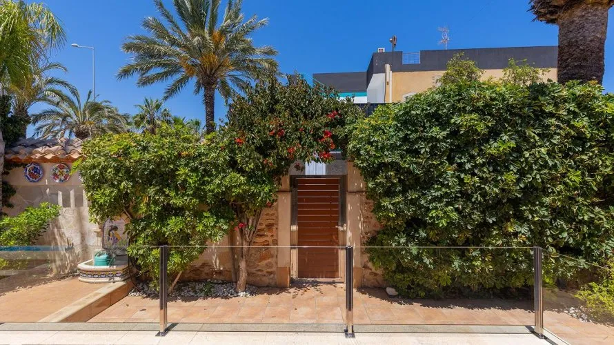 Villa de 4 chambres à Alicante, Spain No. 746 № 21