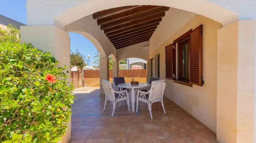 Villa de 4 chambres à Alicante, Spain No. 746 № 26