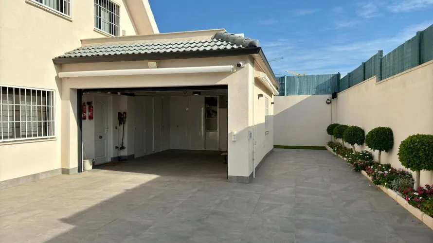 Villa de 5 chambres à San Juan, Spain No. 669 № 13