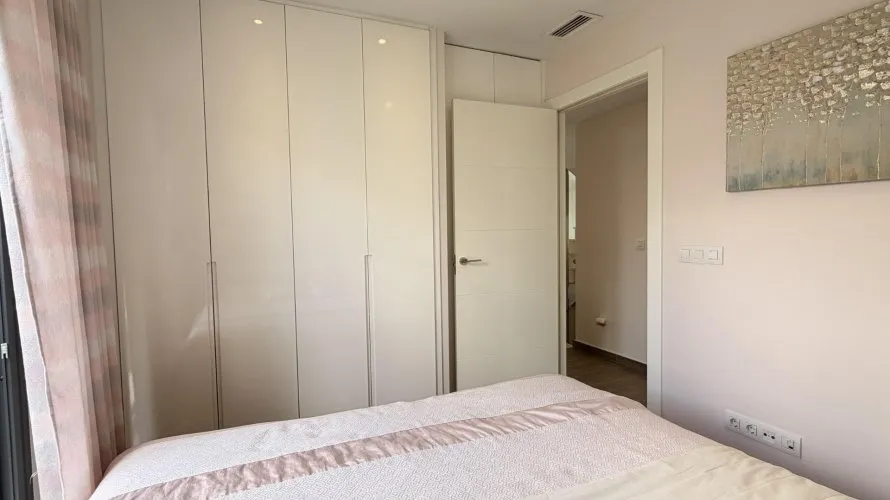 Villa de 5 chambres à Torrevieja, Spain No. 863 № 11