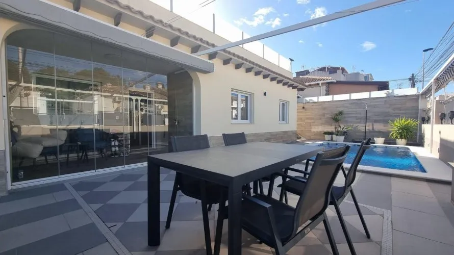 Villa de 4 chambres à Los Balcones, Spain No. 959 № 10