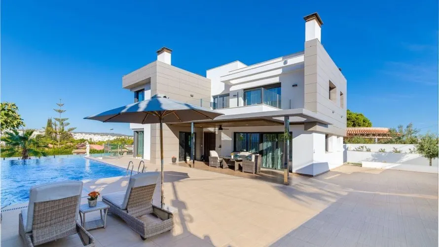 Villa de 461m² à Torrevieja, Spain No. 965 № 27