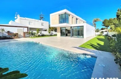 Villa de 4 chambres à La Zenia, Spain No. 265