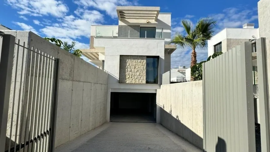 Villa de 3 chambres à Finestrat, Spain No. 704 № 12
