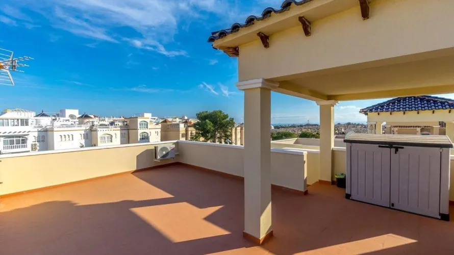 House de 105m² à Campoamor, Spain No. 957 № 1