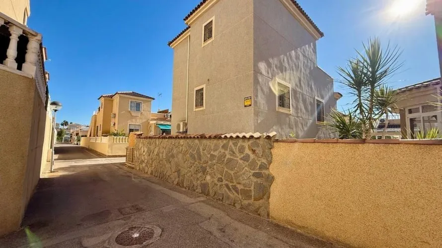 Villa de 4 chambres à Playa Flamenca II, Spain No. 169 № 19