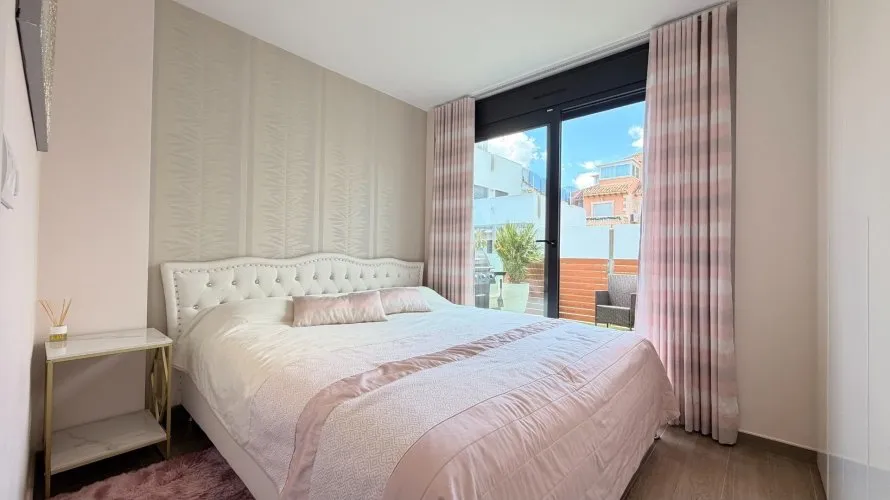 Villa de 5 chambres à Torrevieja, Spain No. 863 № 12