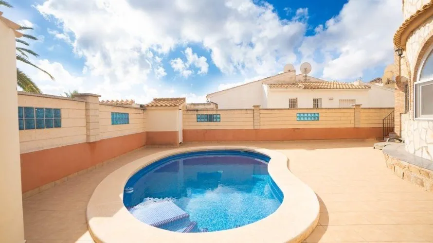 Villa de 4 chambres à Alicante, Spain No. 831 № 18