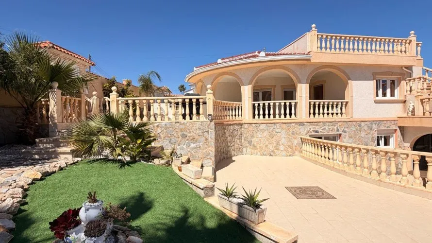 Villa de 5 chambres à Ciudad Quesada, Spain No. 1082