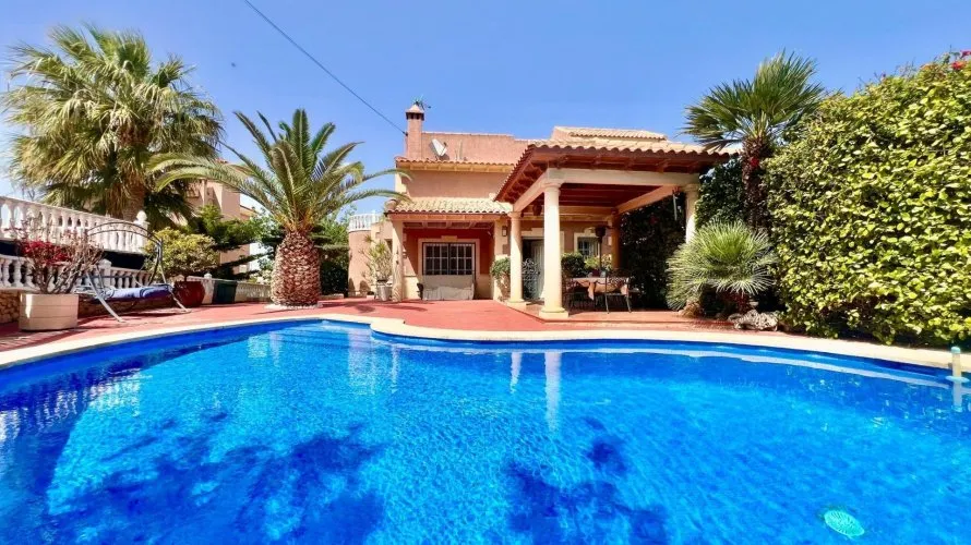 Villa de 3 chambres à Torrevieja, Spain No. 120 № 1