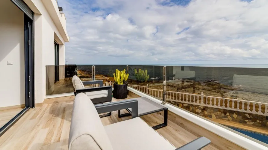 Villa de 210m² à Torrevieja, Spain No. 720 № 5