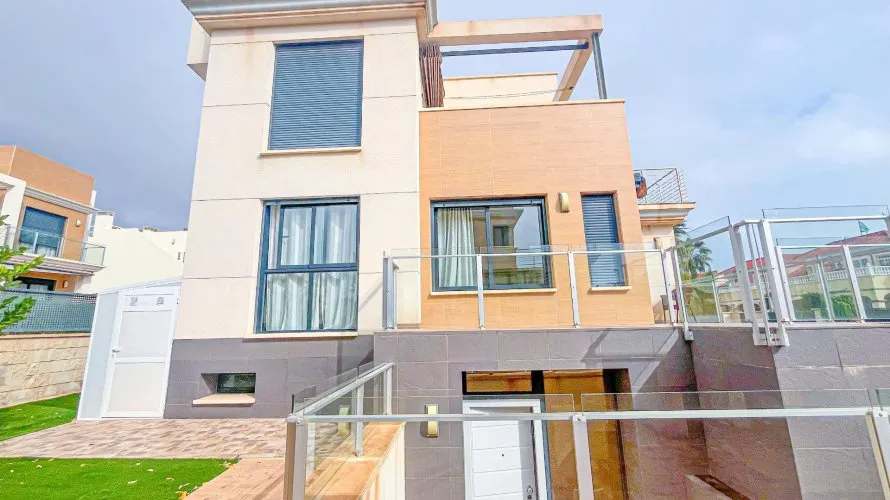 Villa de 5 chambres à La Zenia, Spain No. 1270 № 20