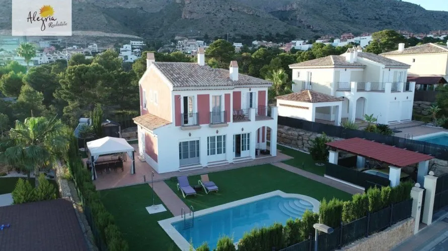 Villa de 4 chambres à Finestrat, Spain No. 260 № 27