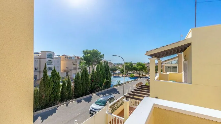 House de 105m² à Campoamor, Spain No. 957 № 3