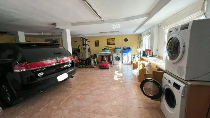 Apartment de 4 chambres à Manises, Spain No. 1312