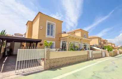 House de 70m² à Los Balcones, Spain No. 1155