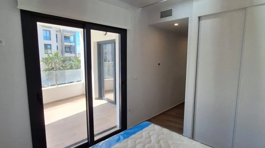 Apartment de 2 chambres à Villamartin, Spain No. 555 № 9