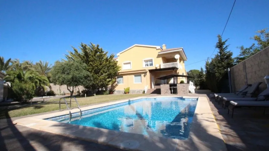 Villa de 5 chambres à Cabo Roig, Spain No. 563