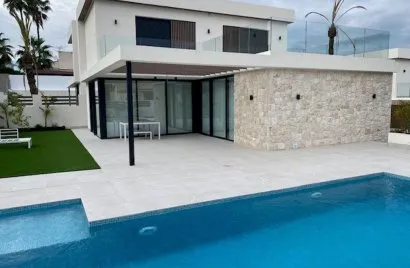 Villa de 3 chambres à Alicante, Spain No. 534