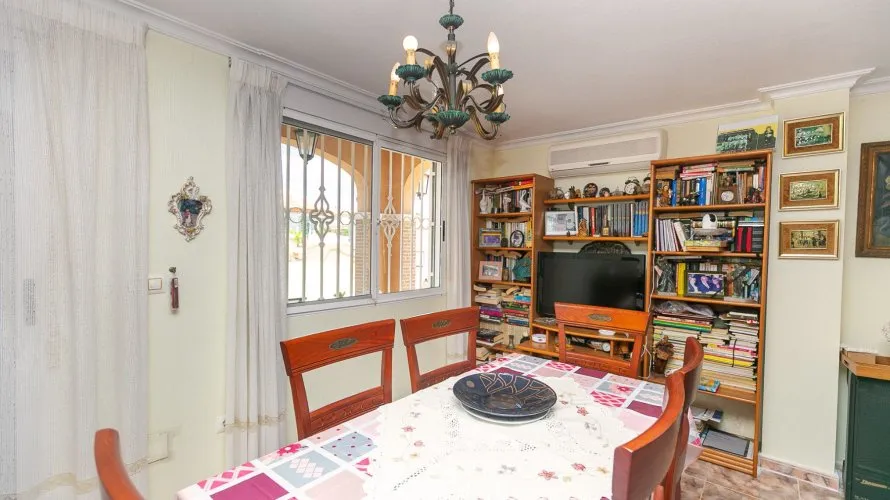 Villa de 158m² à Cabo Roig, Spain No. 1166 № 10