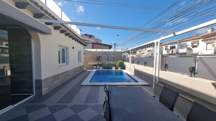 Villa de 4 chambres à Los Balcones, Spain No. 959 № 9