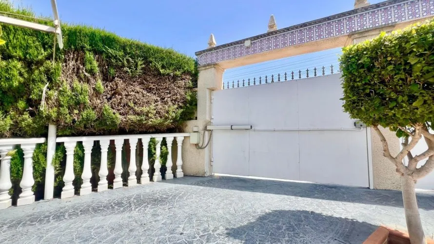 Villa de 3 chambres à Torrevieja, Spain No. 120 № 2