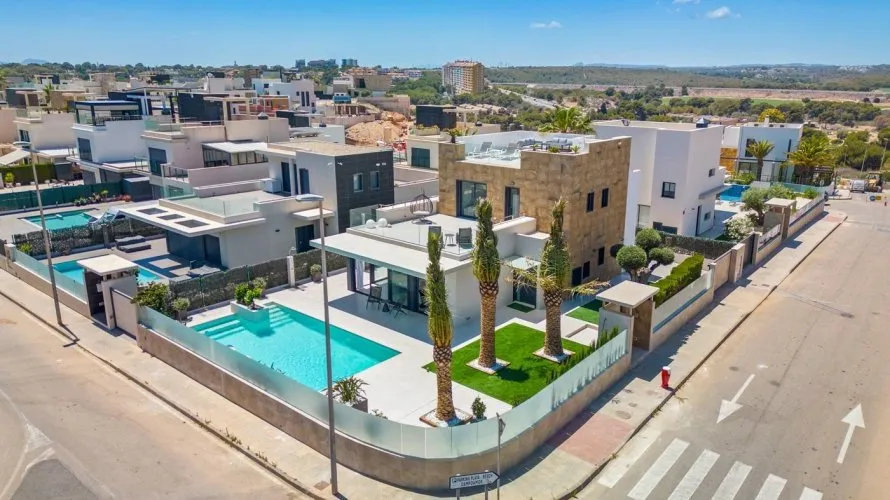 Villa de 4 chambres à Campoamor, Spain No. 662 № 5