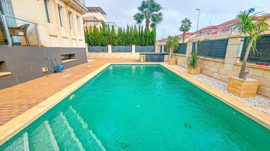 Villa de 5 chambres à La Zenia, Spain No. 1270 № 19