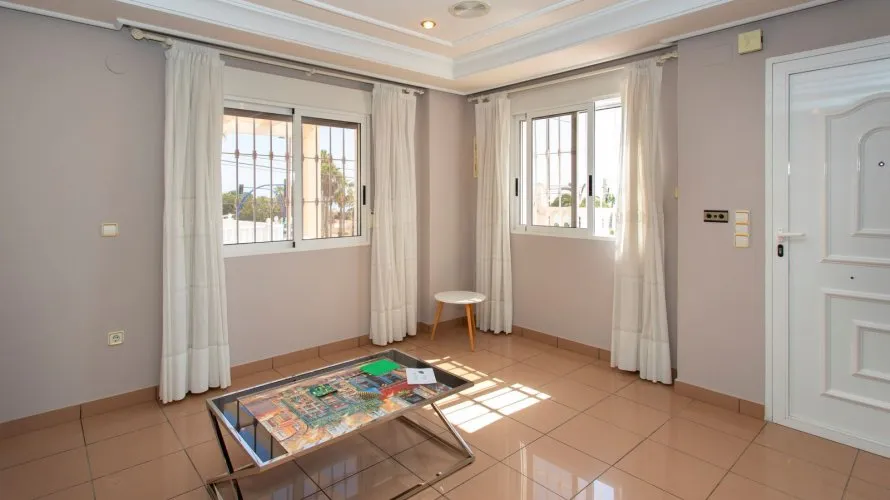 Villa de 180m² à Torrevieja, Spain No. 1491 № 19
