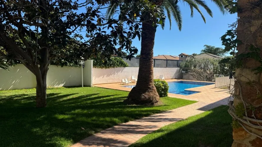 Villa de 4 chambres à Riba-roja de Turia, Spain No. 1482 № 2