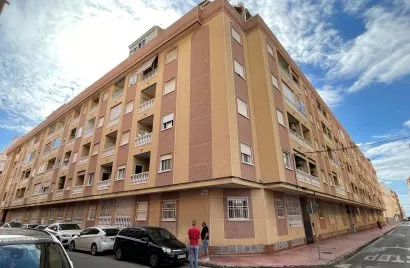 Apartment de 2 chambres à Torrevieja, Spain No. 2685