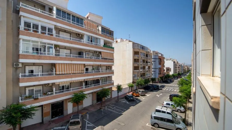 Apartment de 2 chambres à Torrevieja, Spain No. 2673 № 1