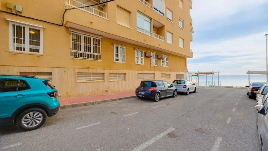 Apartment de 2 chambres à Torrevieja, Spain No. 2756 № 1