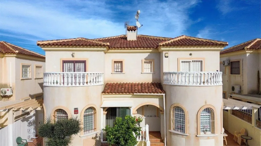 House de 3 chambres à Torrevieja, Spain No. 3049 № 1