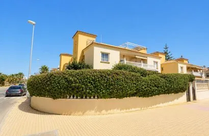 Apartment de 2 chambres à La Zenia, Spain No. 2999