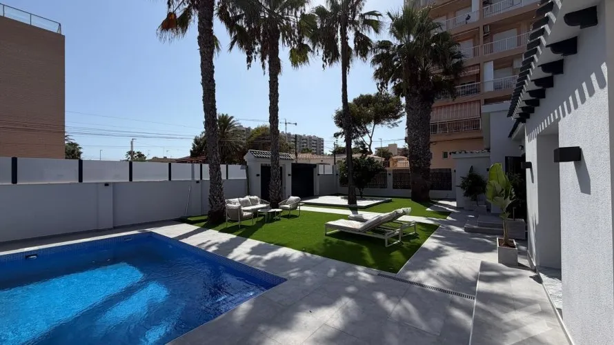 Villa de 4 chambres à Torrevieja, Spain No. 3006 № 14