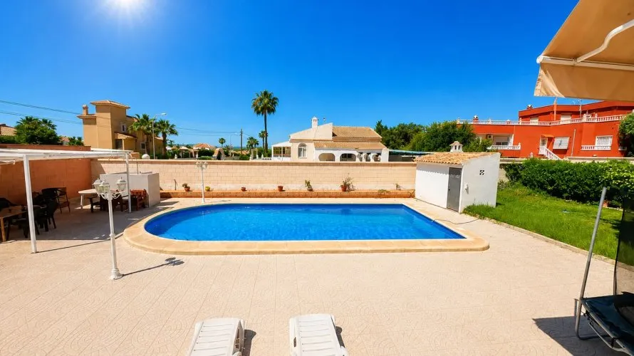 Villa de 200m² à Torrevieja, Spain No. 2964 № 10