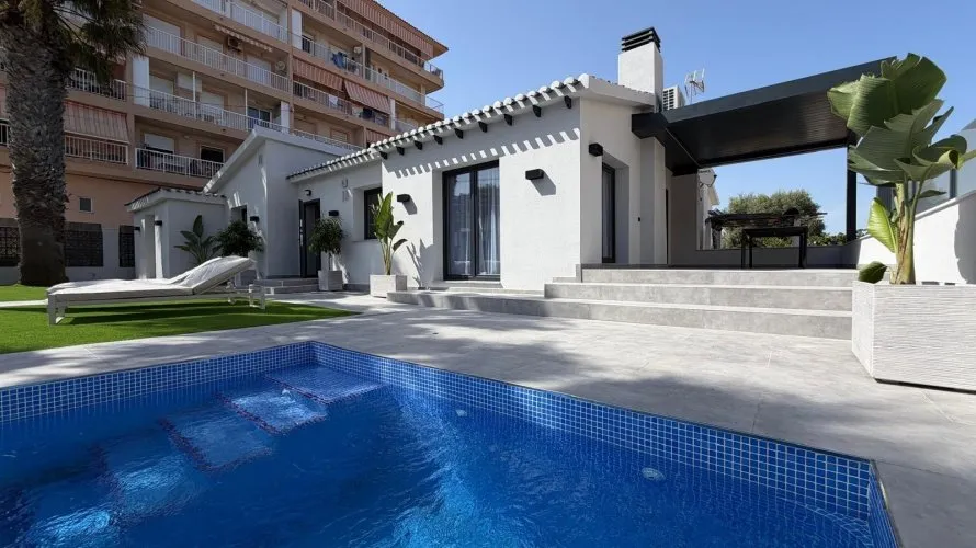 Villa de 4 chambres à Torrevieja, Spain No. 3006 № 16