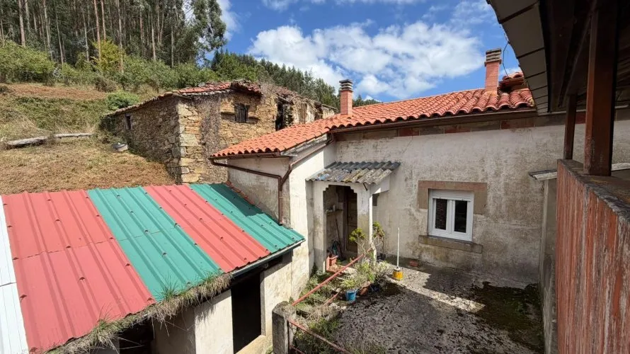 House de 5 chambres à Salas, Spain No. 3204 № 4