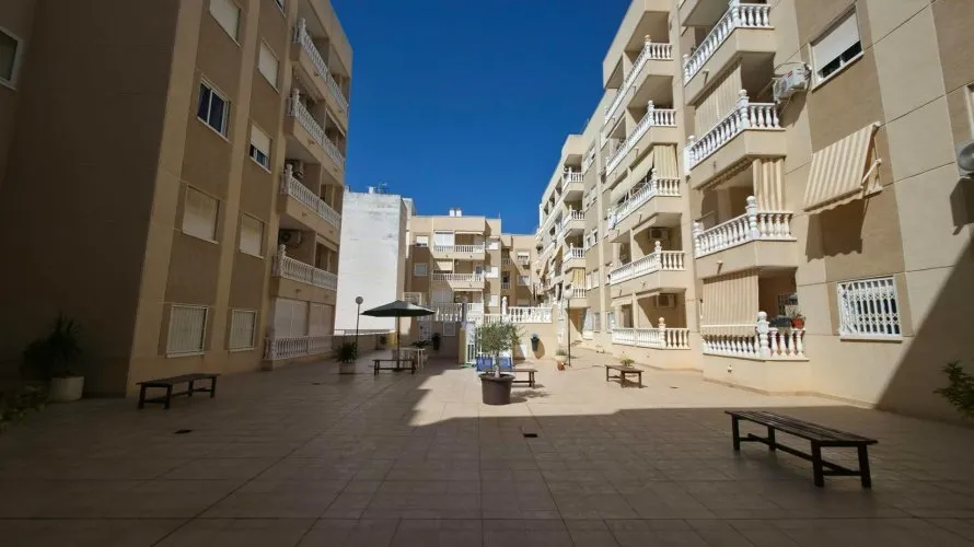Apartment de 3 chambres à Torrevieja, Spain No. 3104