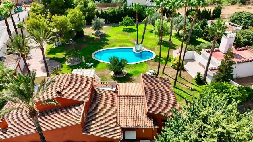 Вилла с 5 спальнями в Бенидорм, Испания №3011