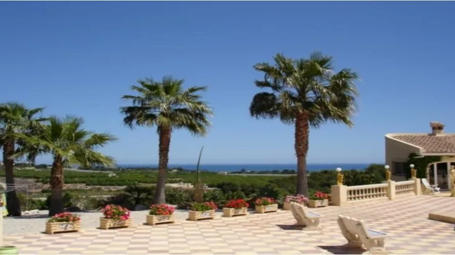 5 bedrooms villa for sale, L'Alfàs del Pi, Spain No. 475 № 2