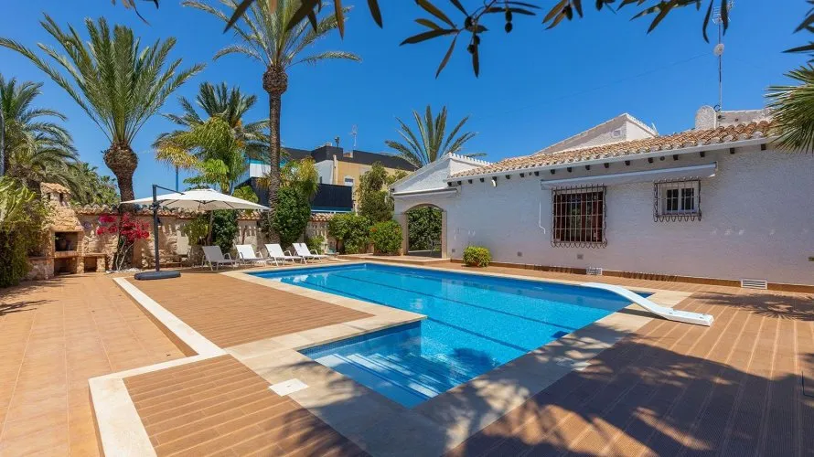 4 bedrooms villa for sale, Alicante, Spain No. 746