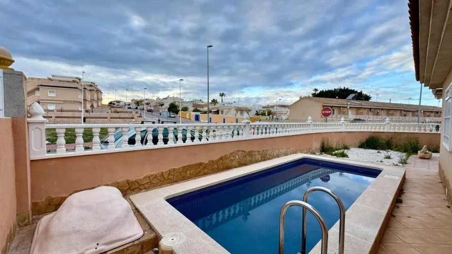 3 bedrooms apartment for sale, Torrevieja, Spain No. 1031