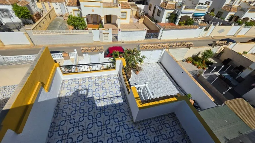 3 bedrooms house for sale, Torrevieja, Spain No. 1095 № 2